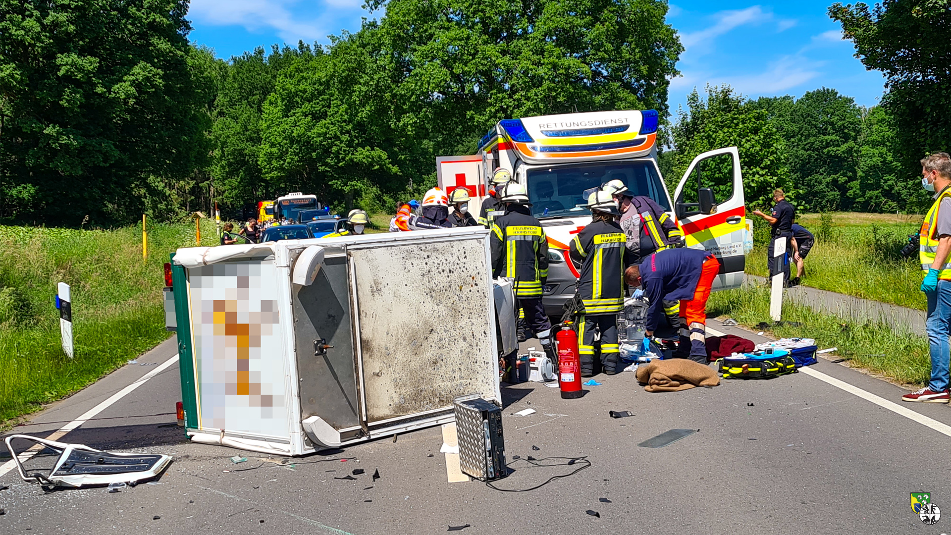 Schwerer Verkehrsunfall zwischen Harmstorf und Helmstorf fordert 5 verletzte 
