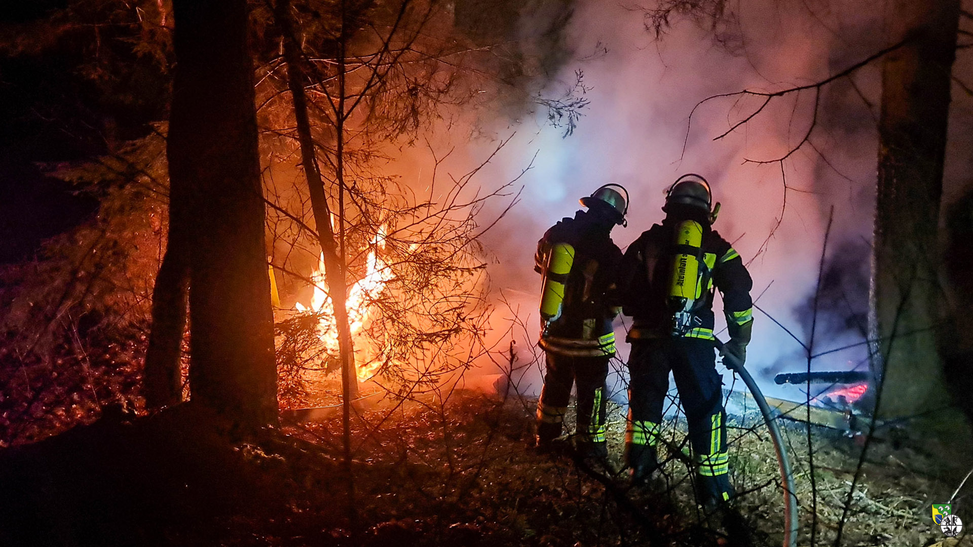 Brennender Holzschuppen im Wald sorgte für einen Feuerwehreinsatz